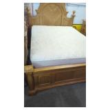 $4.500 Retail   Oak Bedroom Set Queen Size