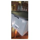 64 Quart Latching Tote with Lidb