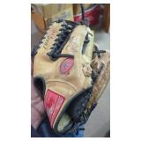 Autographed Rawlings Trap-Eze Baseball Glove.