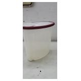 Rubbermaid 1.5 Gal Cereal/ Dry Goods Container