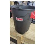 New Suncast 20-Gallon Utility Trash Can