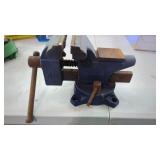 Irwin 4 1/2" Bench Vice