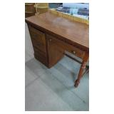 Broyhill  4 Drawer Desk.     Side of Desk is