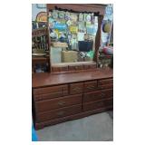 Very Nice 7 Drawer Dresser & Mirror From Estate.