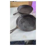 ( 2 ) #10 cast Iron Skillets   Has  1 Glass Lid.