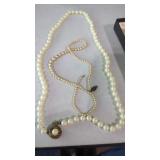 Estate Jewelry.  Vintage Pearl Necklace
