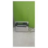 Radio Shack   AM/ FM  Radio (Plugged in and