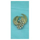 *Estate * Vintage Goldtone Brooch Pin with Faux