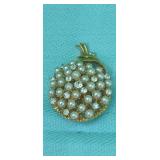 *Estate *  Vintage Goldtone Faux Pearl Brooch