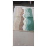 (New) Non-Slip Bath Rug  20" x 32"