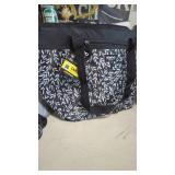 New Igloo 30 Can Soft Cooler. Zipper on top &