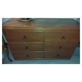 Very nice 6 Drawer Dresser  (Matches chest, Bed,
