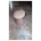 Trash can with lid