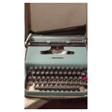 Vintage Underwood -Olivetti  Lettera 22 portable