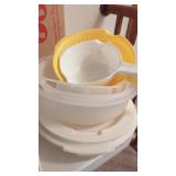Plastic Strainers & Cake Carriers