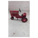 International Harvester Hydro Farmall 1026   1:8