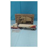 NIB (1999) 1:64  Flying J Freighter Cab with