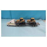 1:64 Die-Cast Caterpillar Tractor &Trailer with 2