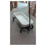 Vintage Childs Wagon.  Very Nice condition. White