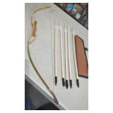 33" Wood Bow & 5 Basbon Arrows(Rubber Tipped)