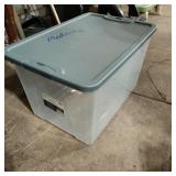 64 Qt Clear Tote  with lid,