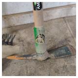 Pick. 2.5 lbs Ames Wood Handle