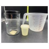 3 measuring cups - plastic