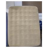 Queen size air mattress- holds air well