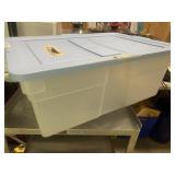 Rubbermaid 44qt storage tote with lid