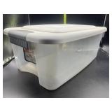 Sterilite 18qt tote with lid