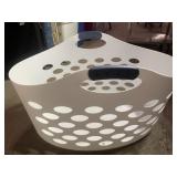 Rubbermaid flex n carry laundry basket