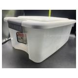 Sterilite 18qt tote with lid