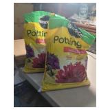 (2) Bags Miracle-Gro Potting Mix, For Indoor or