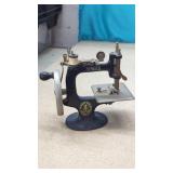 Awesome Vintage Singer Model 20 Child's