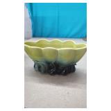 Hull USA Pottery Planter 118 Tulip Petal Green