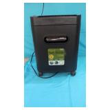 Royal Crosscut Paper Shredder ( Plugged in and