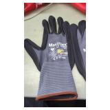 11 Pair New Maxi Flex Safety Gloves (Size L)