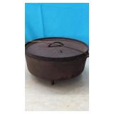 Estate Vintage #12 Cast-Iron Camp Dutch Oven on 3
