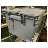 Split top storage tote