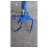 Garden Claw.       Has been used, Good Condition