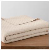 New $129 king/ California King Quilt Ivory