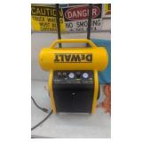 DeWalt 4.5 gallon  Roll Around  Air Compressor