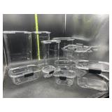 9 rubber maid containers with lids