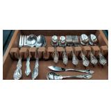 Oneida 30 pc. Silverware Set in Wood Case