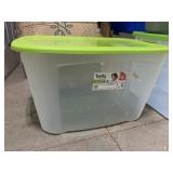 121qt storage tote with lid- tote is missing one