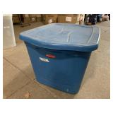 Rubbermaid 18? Gallon tote with lid