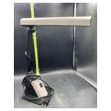 Adjustable desk lamp