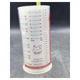 The pampered chef measuring Cup dry/wet