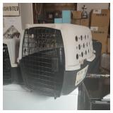 Medium size Pet Carrier. Very nice condition