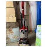 Shark lift a way vacuum- works
